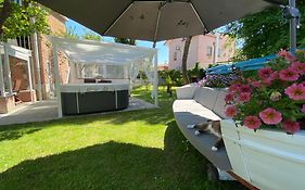 B&B&Sail